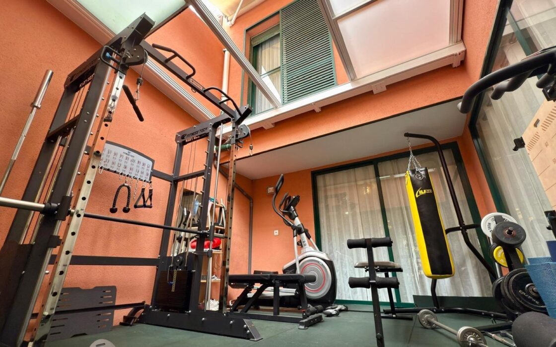 Дом в Аликанте 288 кв.м с террасой рядом с морем