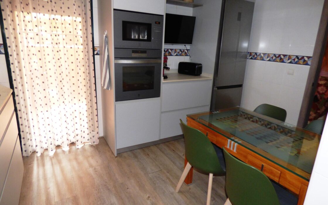 Дом в Аликанте 288 кв.м с террасой рядом с морем