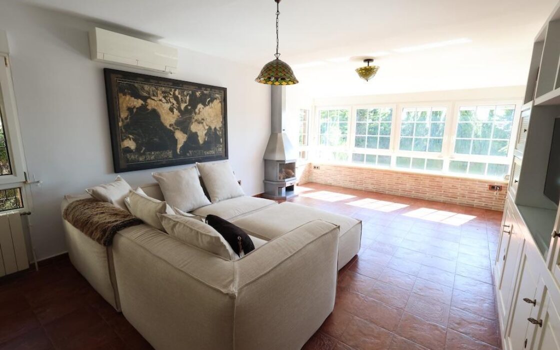 Дом в Ориуэла Коста 189 кв.м с террасой и джакузи