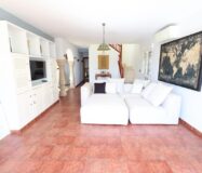 Дом в Ориуэла Коста 189 кв.м с террасой и джакузи