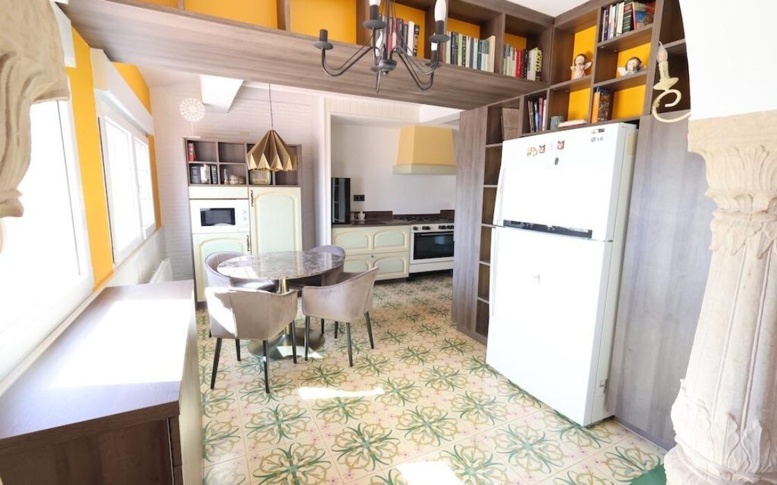 Дом в Ориуэла Коста 189 кв.м с террасой и джакузи