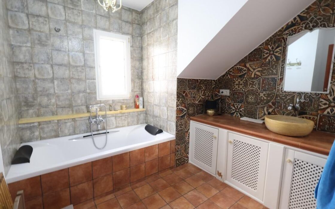 Дом в Ориуэла Коста 189 кв.м с террасой и джакузи