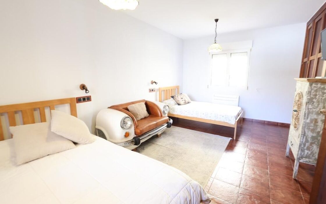 Дом в Ориуэла Коста 189 кв.м с террасой и джакузи