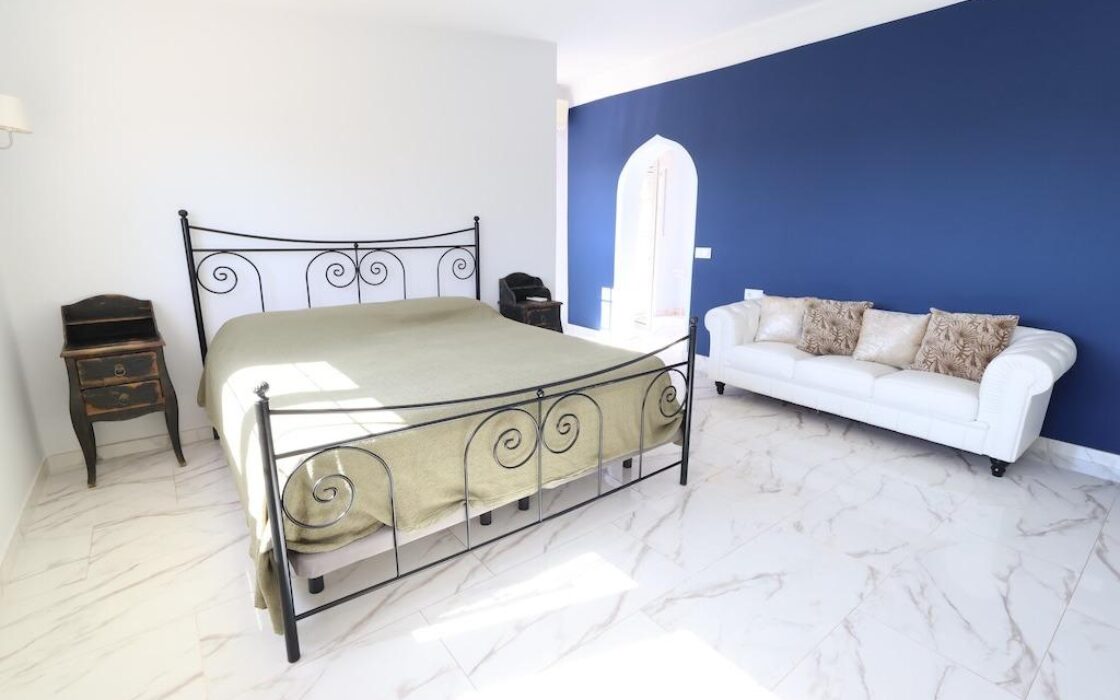 Дом в Ориуэла Коста 189 кв.м с террасой и джакузи