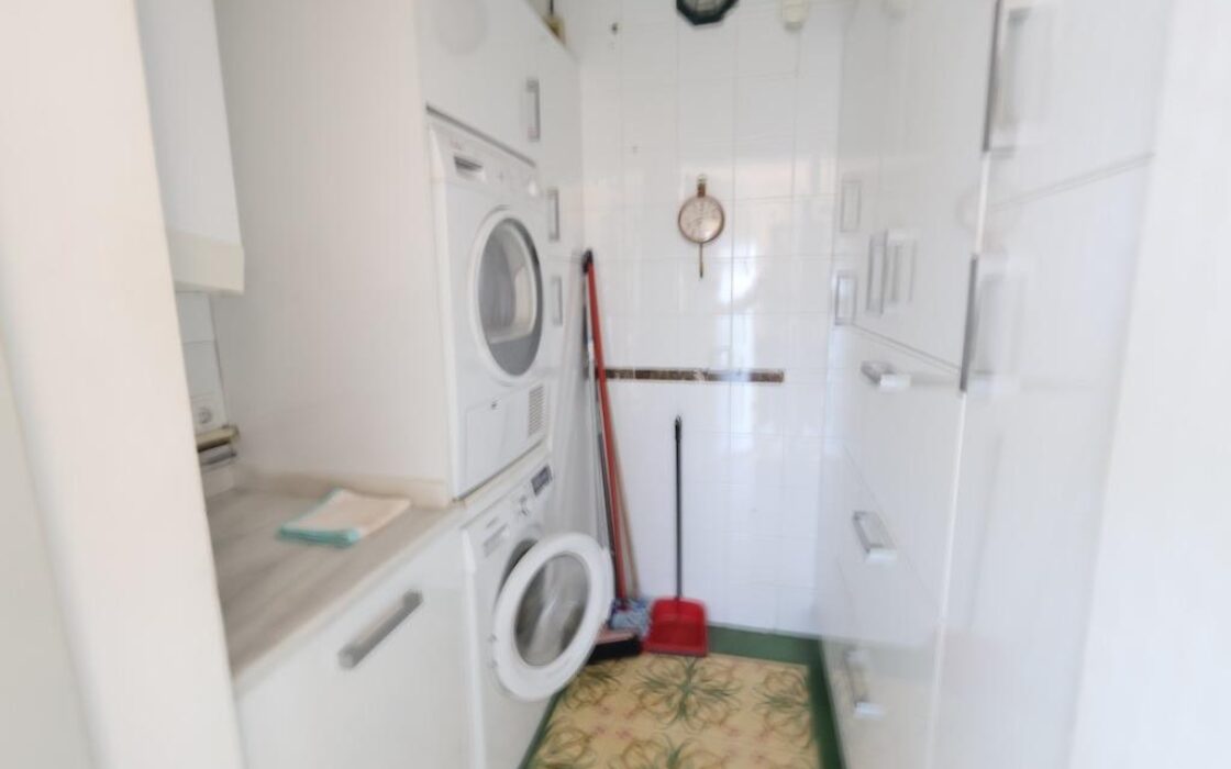 Дом в Ориуэла Коста 189 кв.м с террасой и джакузи