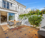 Изысканный таунхаус 240 кв.м в Алохе, терраса и мебель