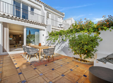 Изысканный таунхаус 240 кв.м в Алохе, терраса и мебель