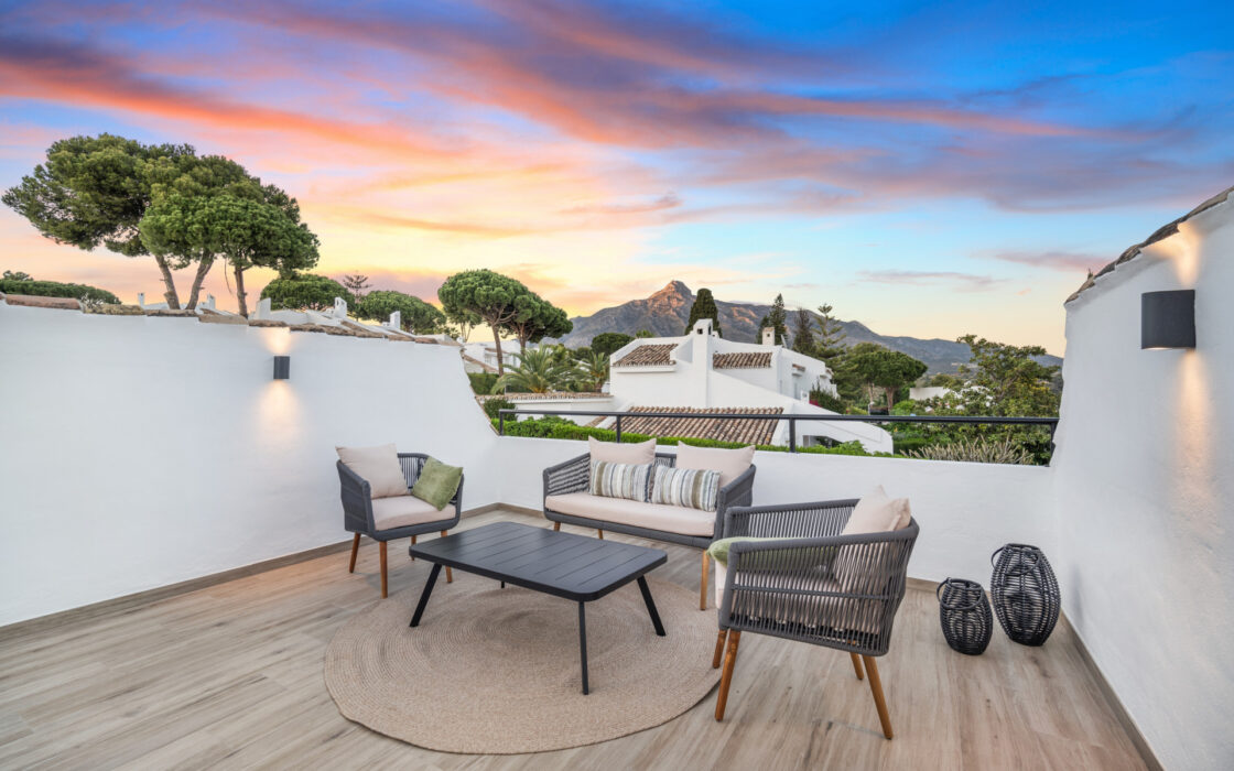 Изысканный таунхаус 240 кв.м в Алохе, терраса и мебель