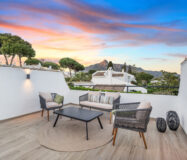 Изысканный таунхаус 240 кв.м в Алохе, терраса и мебель