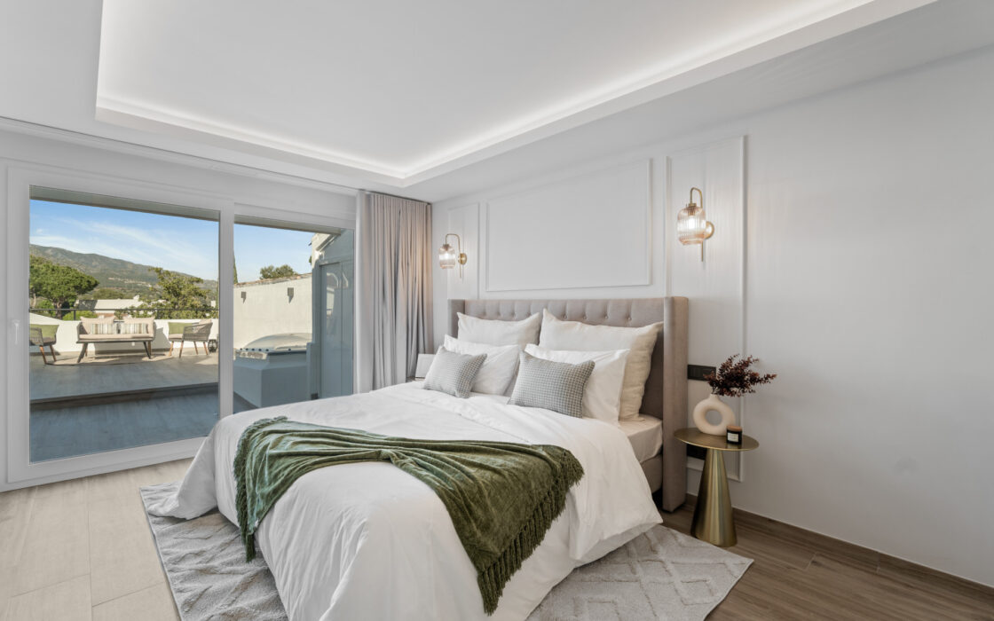 Изысканный таунхаус 240 кв.м в Алохе, терраса и мебель