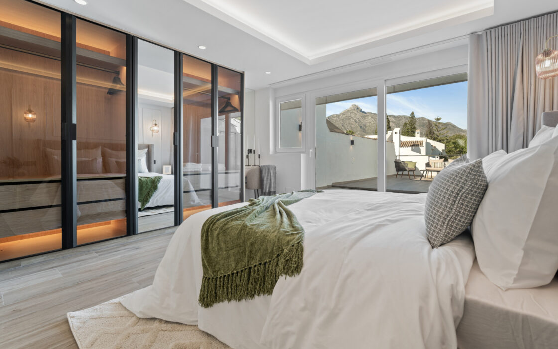 Изысканный таунхаус 240 кв.м в Алохе, терраса и мебель