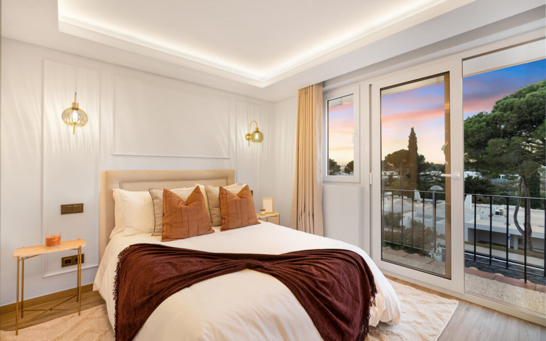 Изысканный таунхаус 240 кв.м в Алохе, терраса и мебель