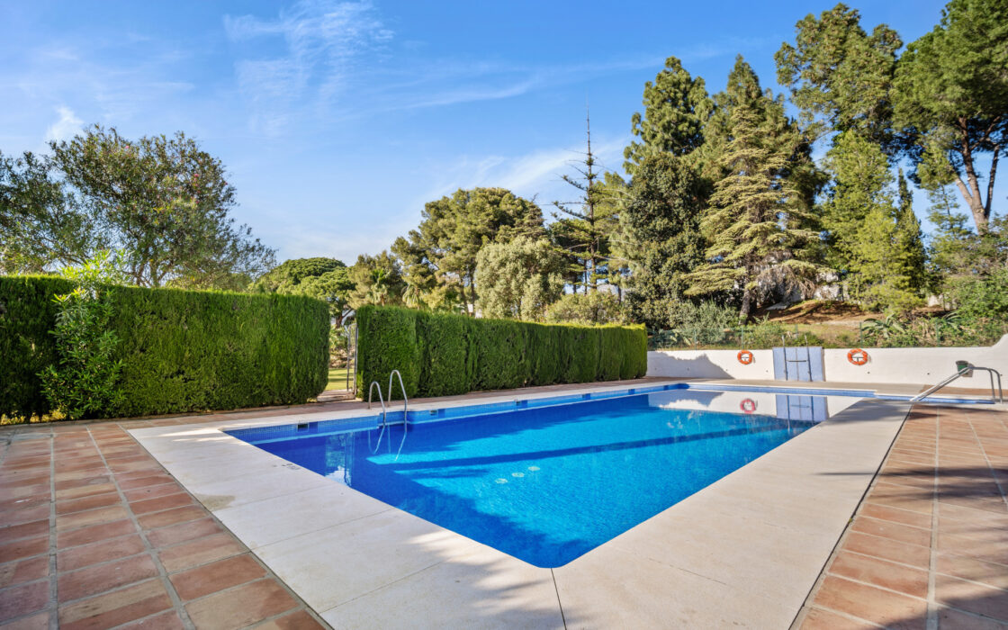 Изысканный таунхаус 240 кв.м в Алохе, терраса и мебель