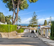 Изысканный таунхаус 240 кв.м в Алохе, терраса и мебель