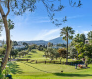 Изысканный таунхаус 240 кв.м в Алохе, терраса и мебель