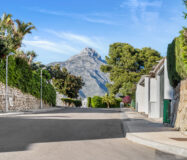 Изысканный таунхаус 240 кв.м в Алохе, терраса и мебель