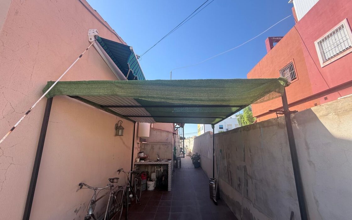 Дом в Торревьехе 230 кв.м, 4 комнаты, с мебелью