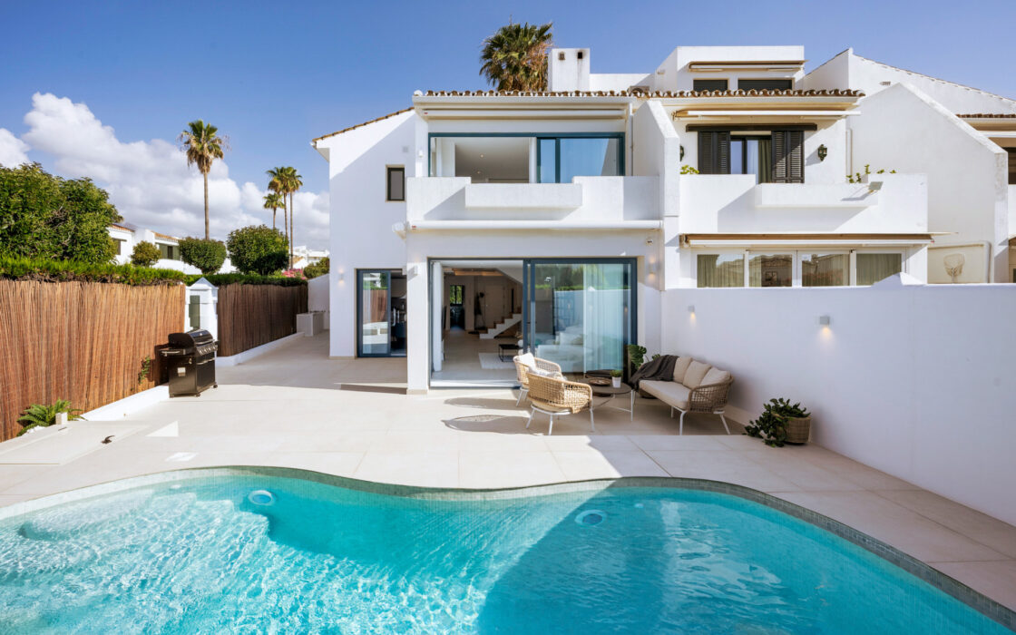 Элегантный таунхаус с террасой в Сан-Педро, 205 кв.м