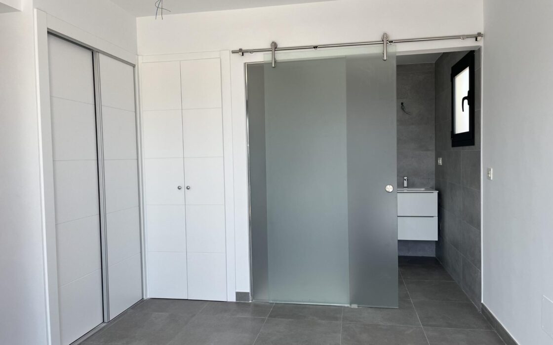 Дом 107 кв.м с террасой в Гран Алаканте у моря