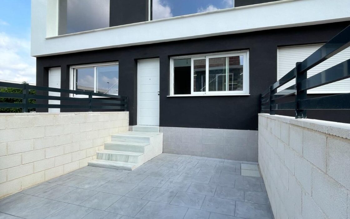 Дом в Гран Алаканте 75 кв.м с террасой и бассейном