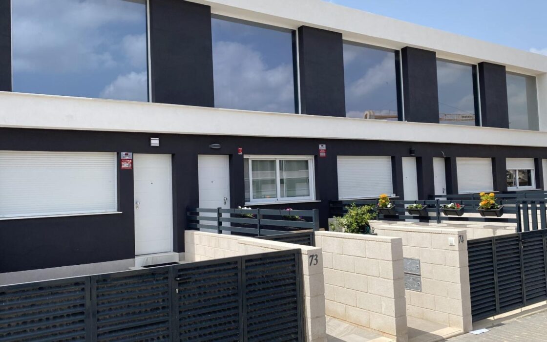 Дом в Гран Алаканте 75 кв.м с террасой и бассейном