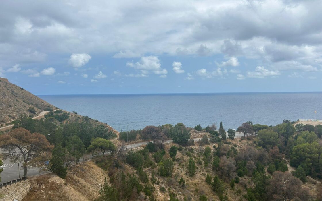 Дуплекс с видом на море в Бенидорме, 2 спальни, 110 кв.м.