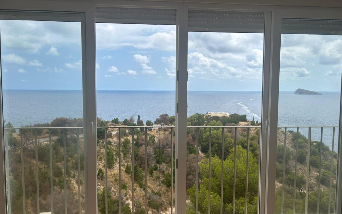 Дуплекс с видом на море в Бенидорме, 2 спальни, 110 кв.м.