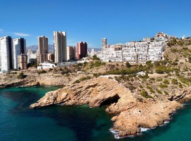 Дуплекс с видом на море в Бенидорме, 2 спальни, 110 кв.м.