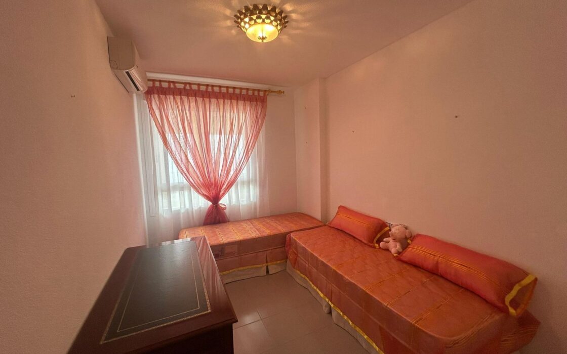 Дуплекс с видом на море в Бенидорме, 2 спальни, 110 кв.м.