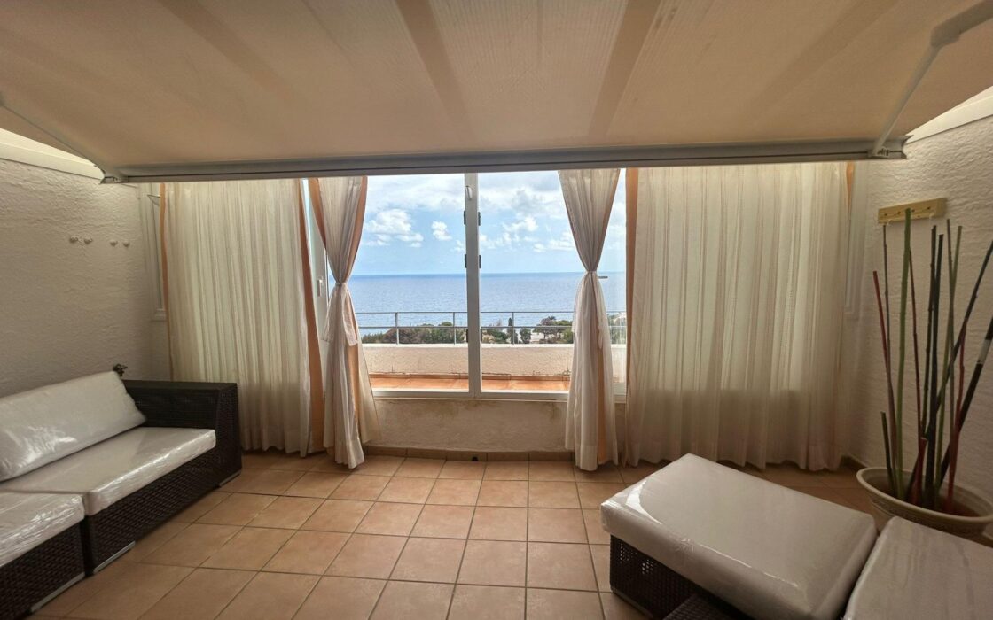 Дуплекс с видом на море в Бенидорме, 2 спальни, 110 кв.м.