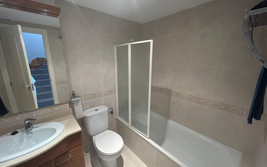 Дуплекс с видом на море в Бенидорме, 2 спальни, 110 кв.м.