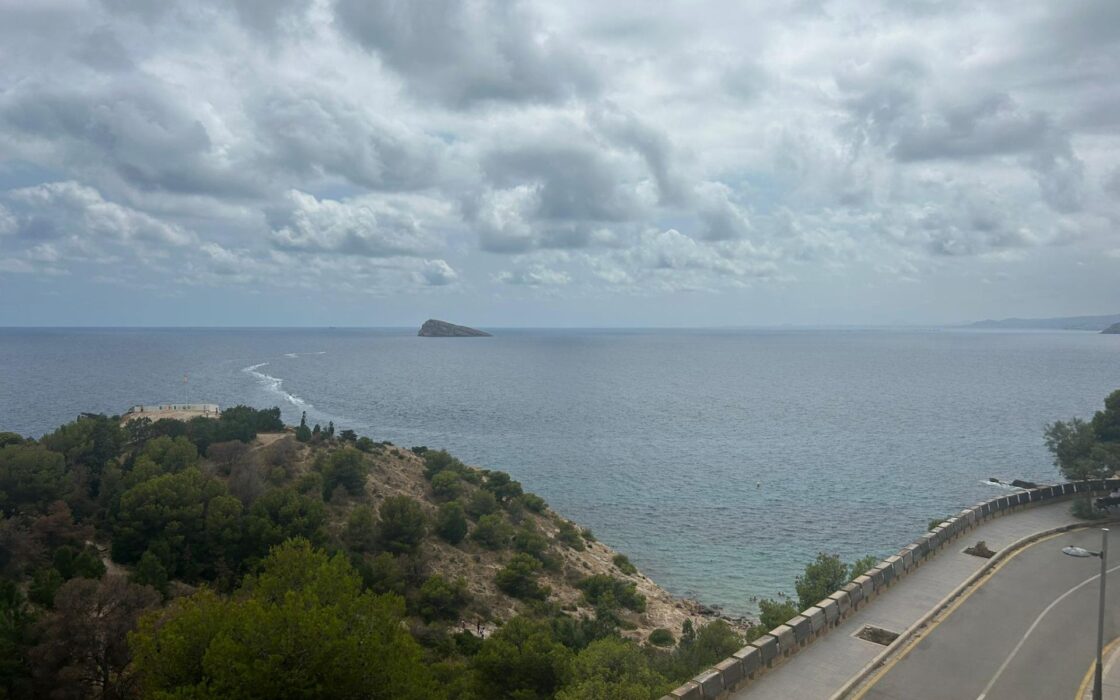 Дуплекс с видом на море в Бенидорме, 2 спальни, 110 кв.м.