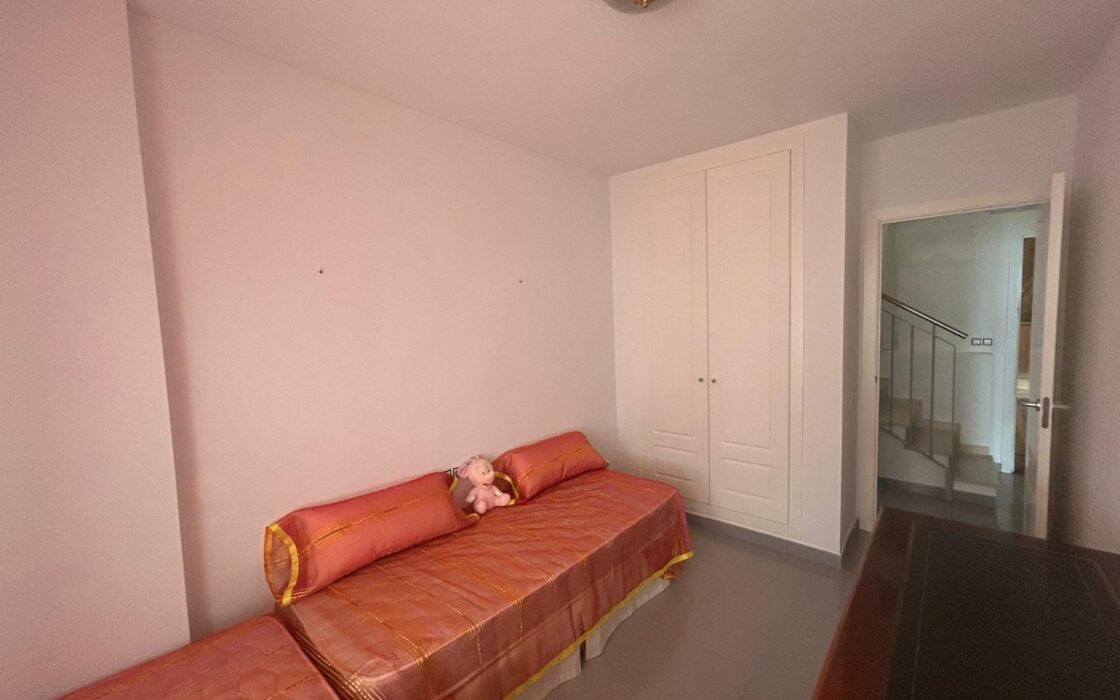 Дуплекс с видом на море в Бенидорме, 2 спальни, 110 кв.м.