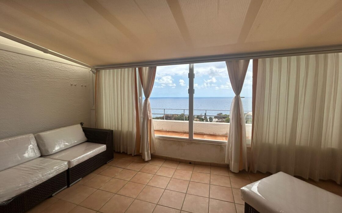 Дуплекс с видом на море в Бенидорме, 2 спальни, 110 кв.м.