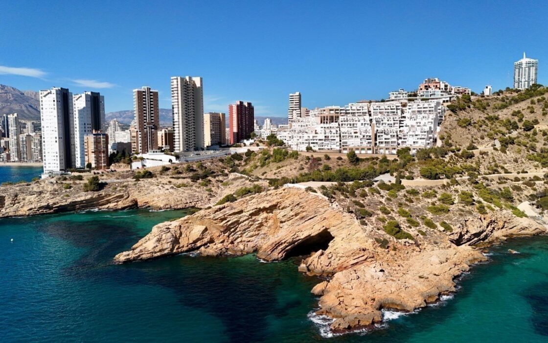 Дуплекс с видом на море в Бенидорме, 2 спальни, 110 кв.м.