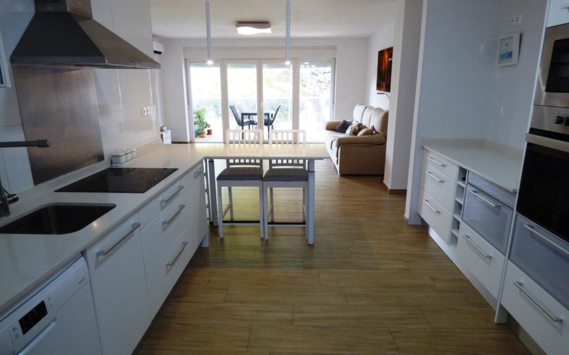 Апартаменты в San Juan Playa у моря, 120 кв.м, 4 комнаты