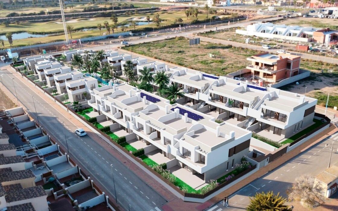 Вілла з басейном в Лос-Алькасаресі 201 кв.м, 4 спальні