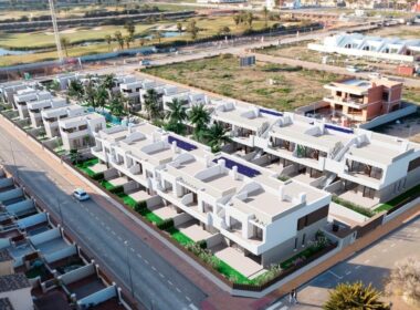 Вілла з басейном в Лос-Алькасаресі 201 кв.м, 4 спальні