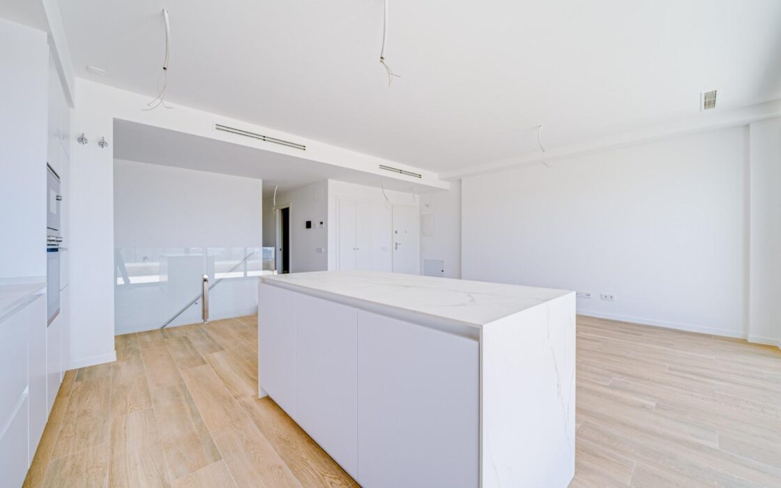 Новий дуплекс у Фінестраті 228 кв.м з терасами біля моря