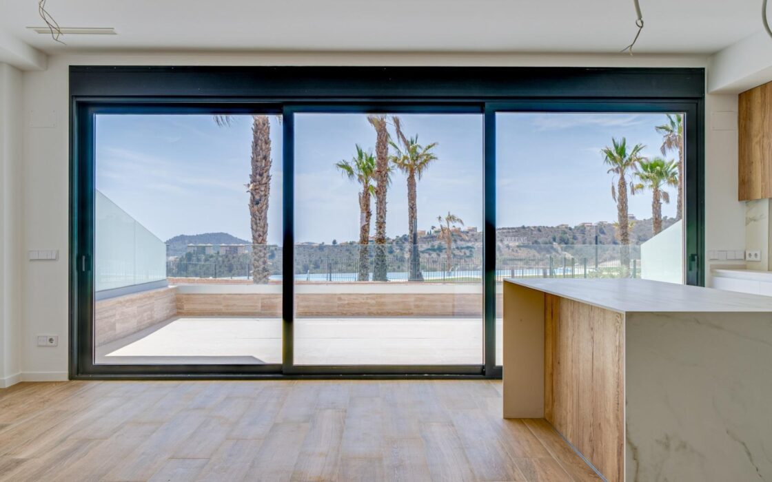 Новий дуплекс у Фінестраті 228 кв.м з терасами біля моря