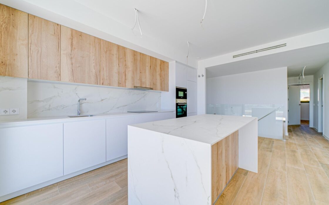 Новий дуплекс у Фінестраті 228 кв.м з терасами біля моря