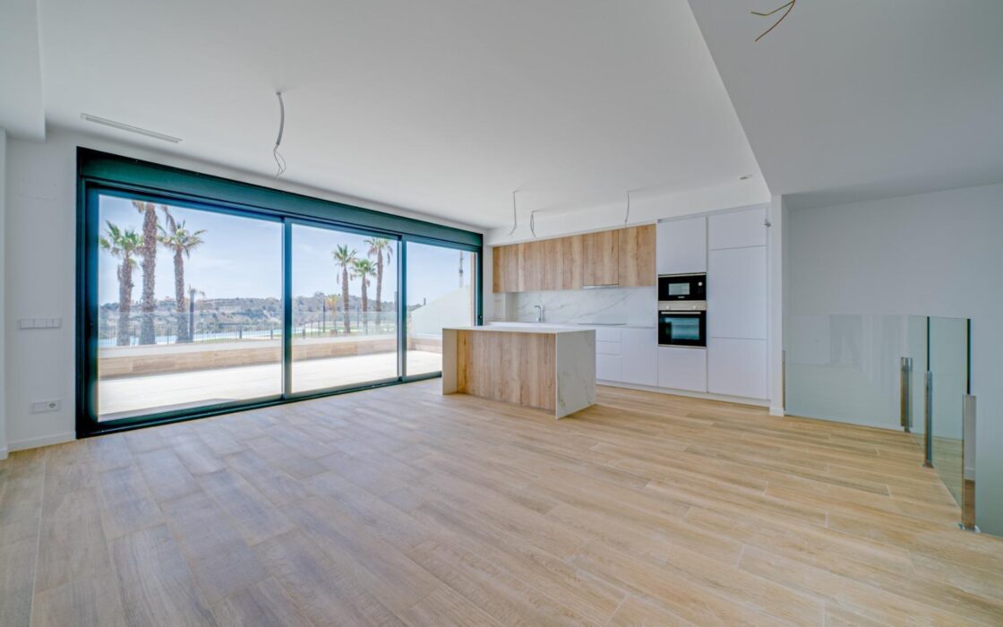 Новий дуплекс у Фінестраті 228 кв.м з терасами біля моря