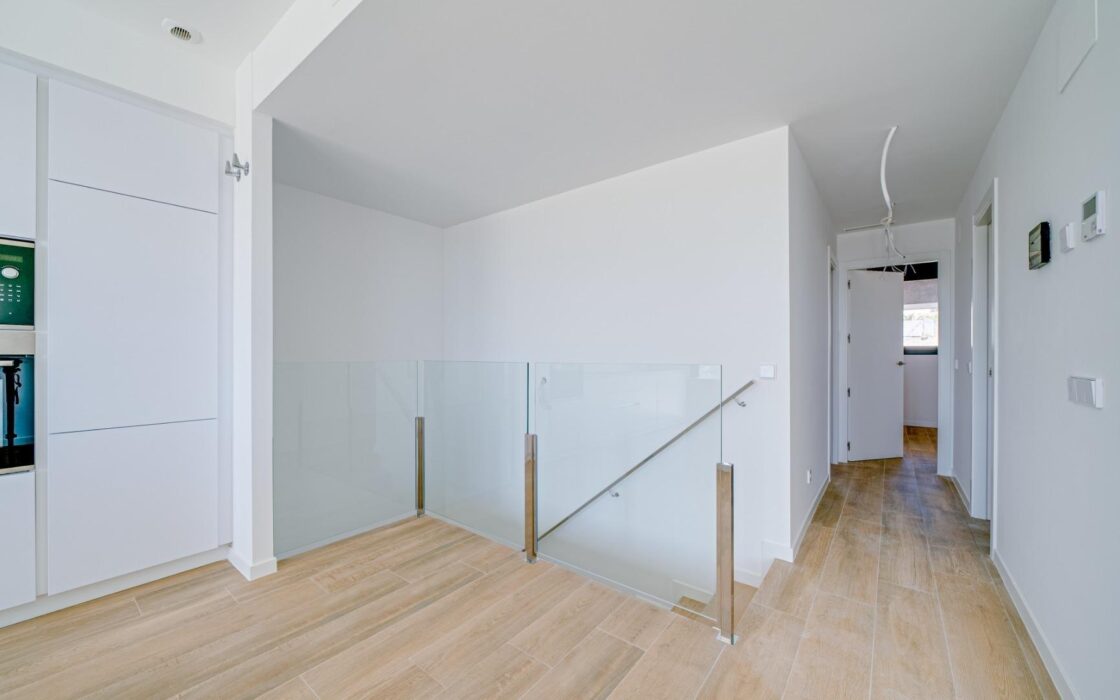 Новий дуплекс у Фінестраті 228 кв.м з терасами біля моря