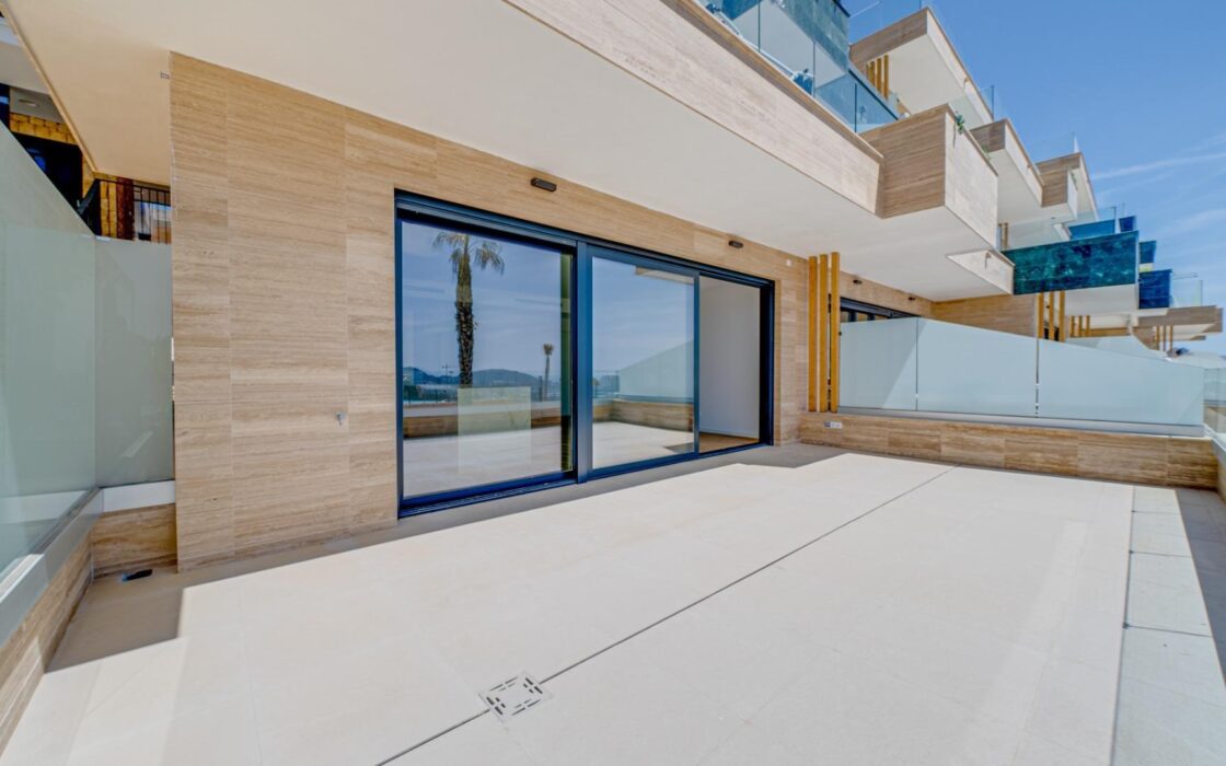 Новий дуплекс у Фінестраті 228 кв.м з терасами біля моря