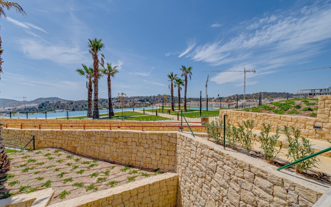 Новий дуплекс у Фінестраті 228 кв.м з терасами біля моря