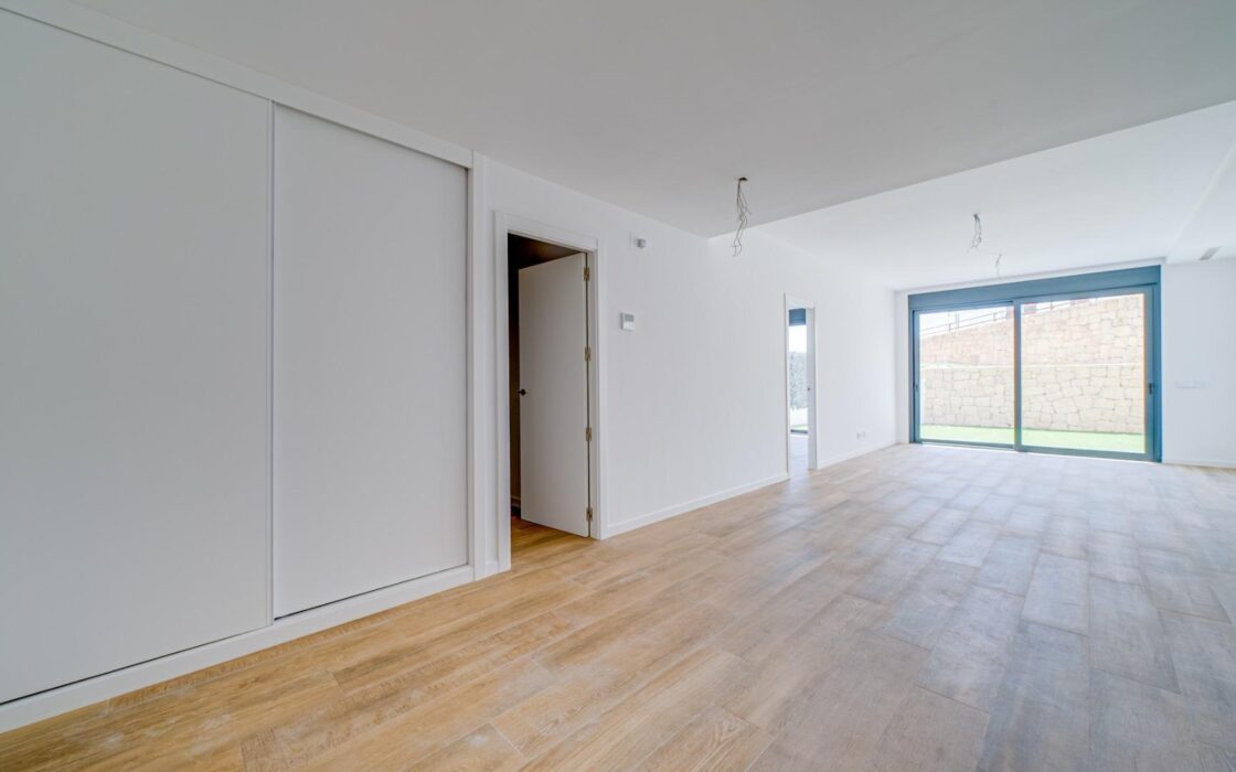 Новий дуплекс у Фінестраті 228 кв.м з терасами біля моря