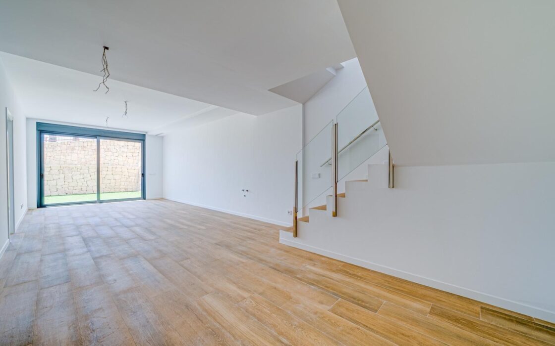 Новий дуплекс у Фінестраті 228 кв.м з терасами біля моря