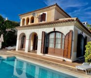 Очаровательная вилла в Сьерра-Кортина с бассейном 195 кв.м