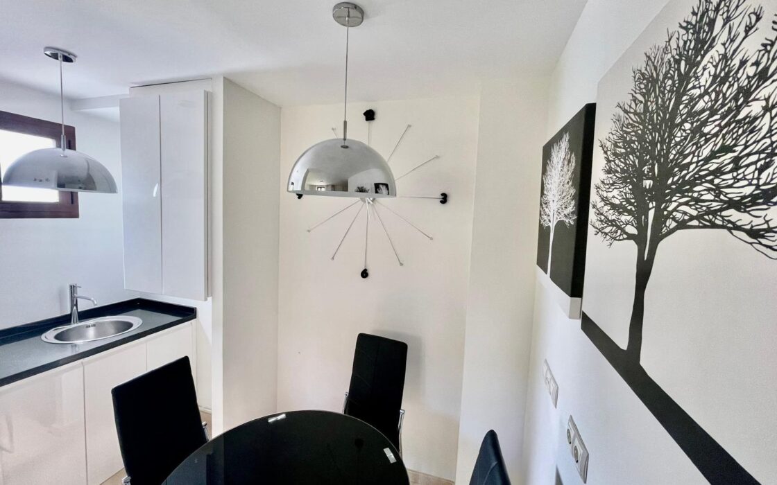 Очаровательная вилла в Сьерра-Кортина с бассейном 195 кв.м