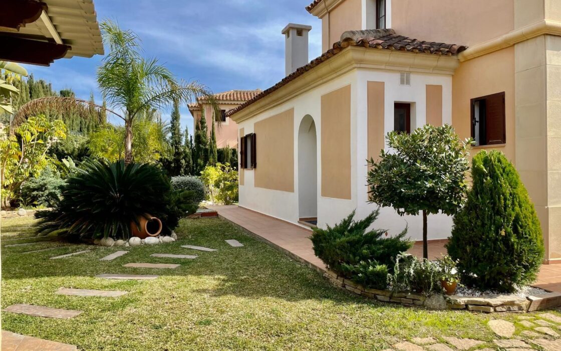 Очаровательная вилла в Сьерра-Кортина с бассейном 195 кв.м